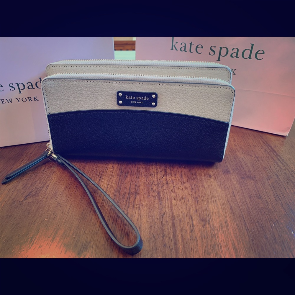 Kate Spade wristlet wallet